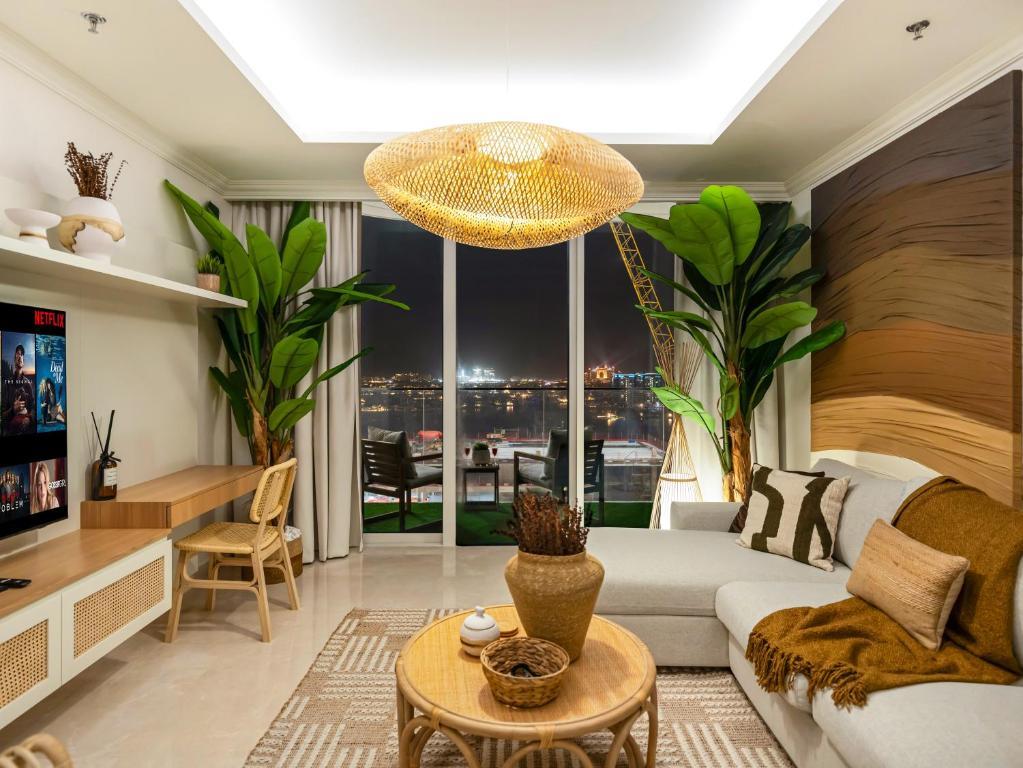 Palm Views in NEW Palace Beach Residence