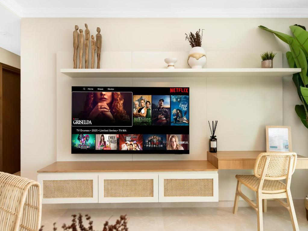 Palm Views in NEW Palace Beach Residence