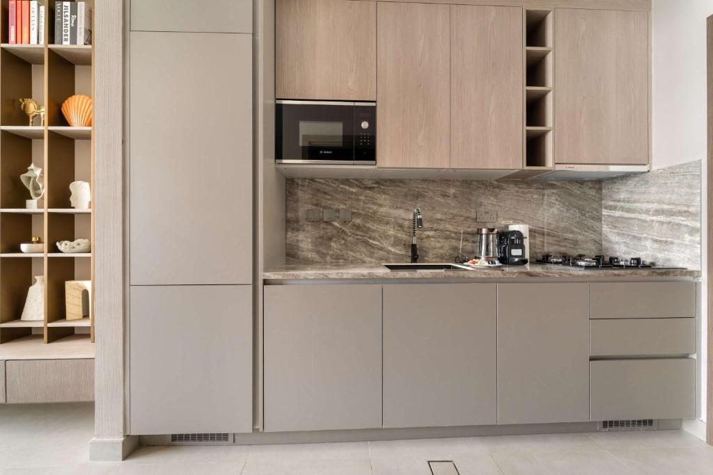 Elegant Studio with Rooftop Pool and Gym in JVC