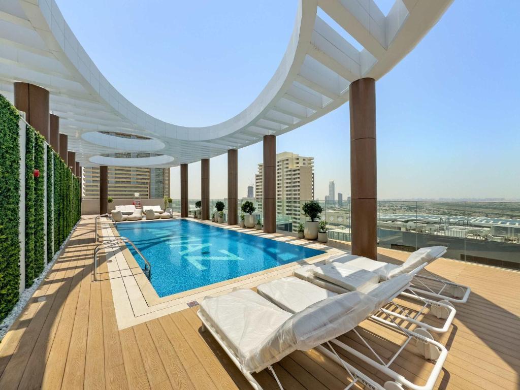 Elegant Studio with Rooftop Pool and Gym in JVC