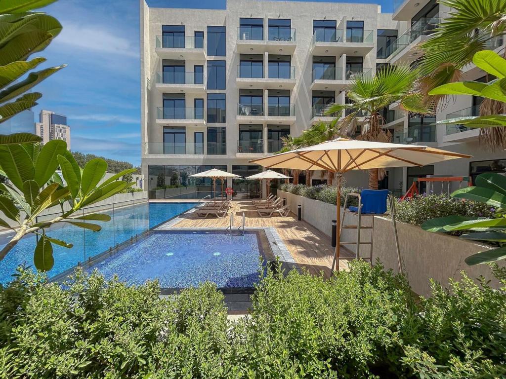 Elegant JVC Stay Luxury Amid Nature