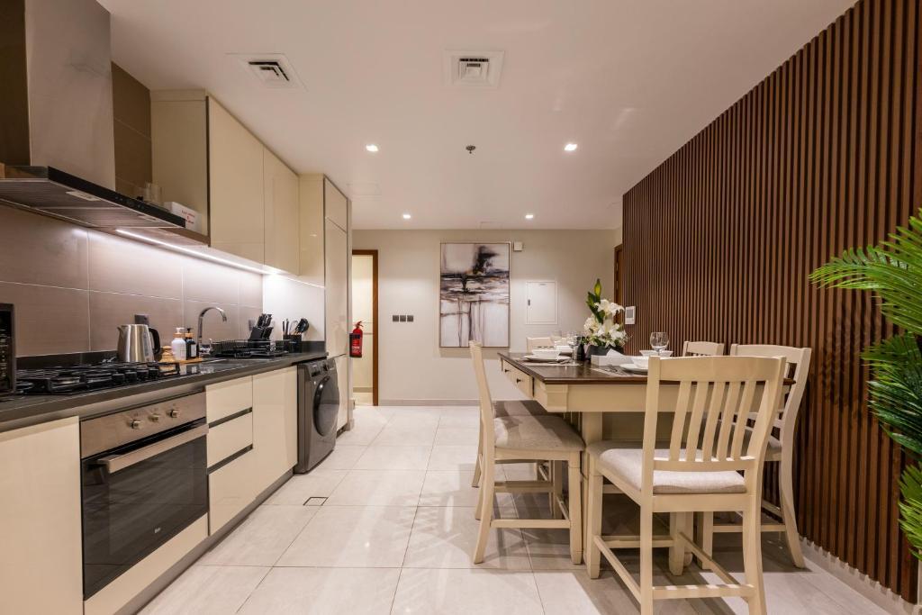 Modern 1 bedroom with Direct Marina Access