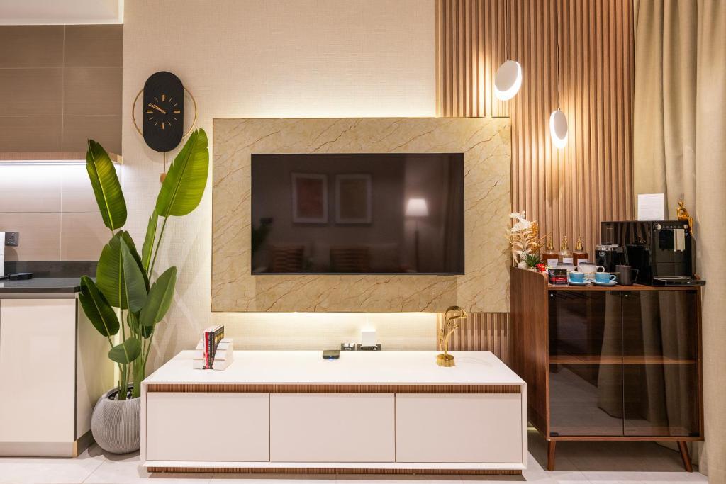 Modern 1 bedroom with Direct Marina Access